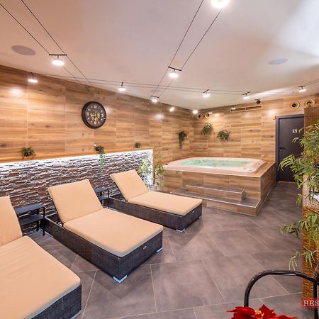 Hotel Benica Benesov  Kültér fotó