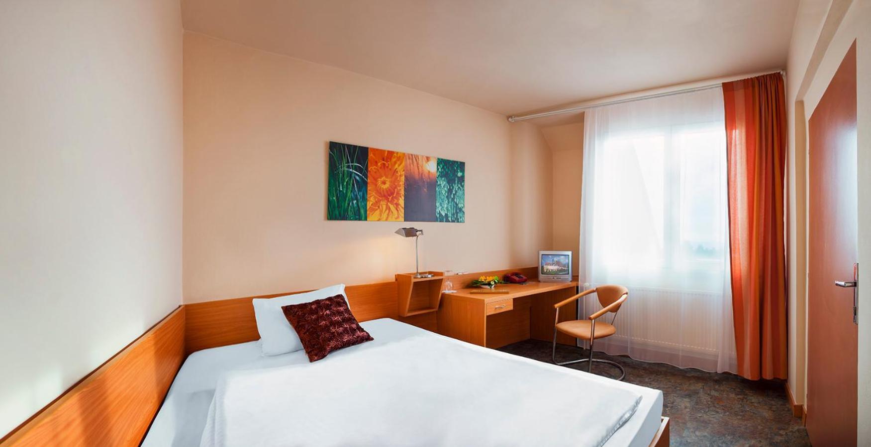 Hotel Benica Benesov  Kültér fotó