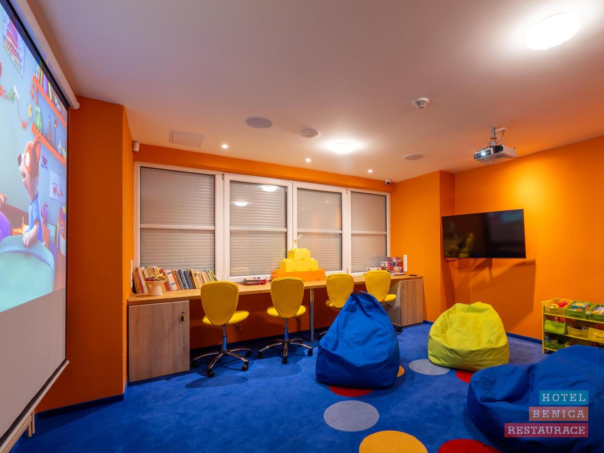 Hotel Benica Benesov  Kültér fotó